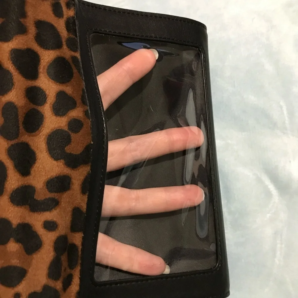 Crossbody with RFID. Touchscreen - Picture 6 of 11